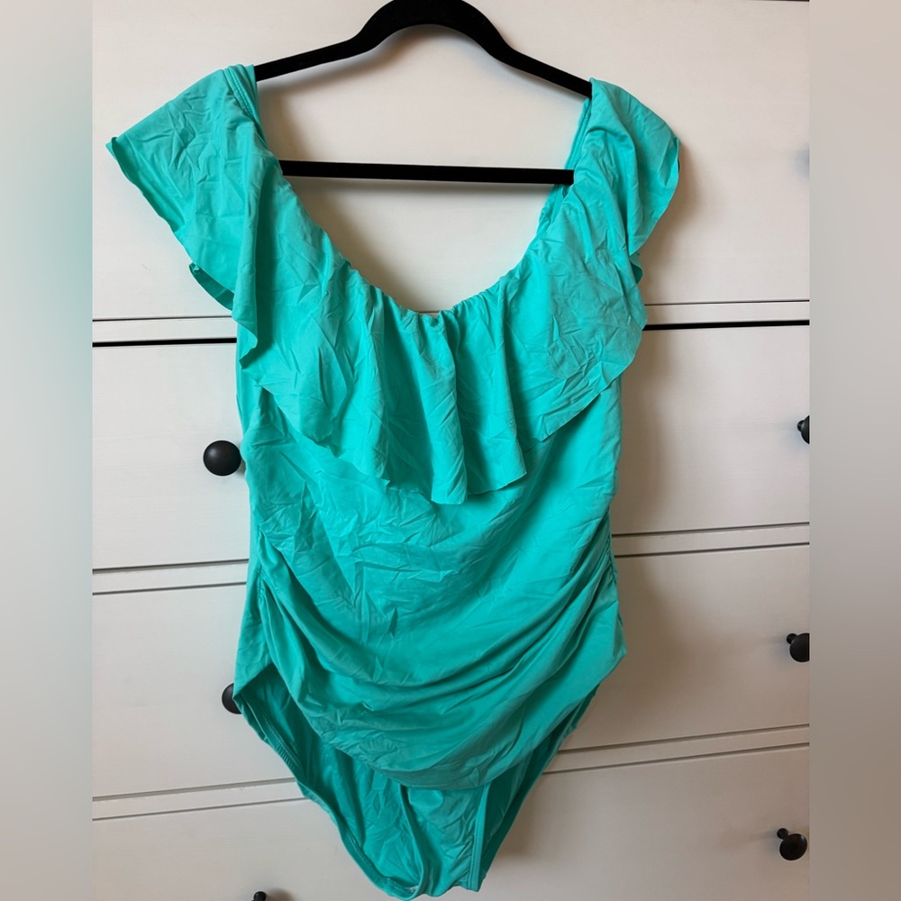 Womens plus sized swim suit